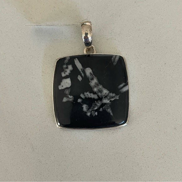 Unisex One of A Kind Chrysanthemum stone Pendant. - Picture 7 of 9